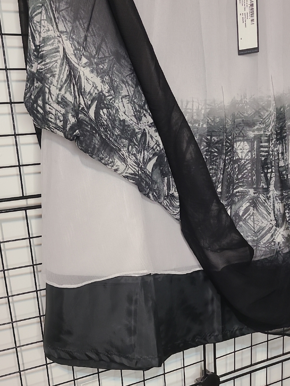 New ISDA Beautiful Silk Skirt. - Picture 3 of 10